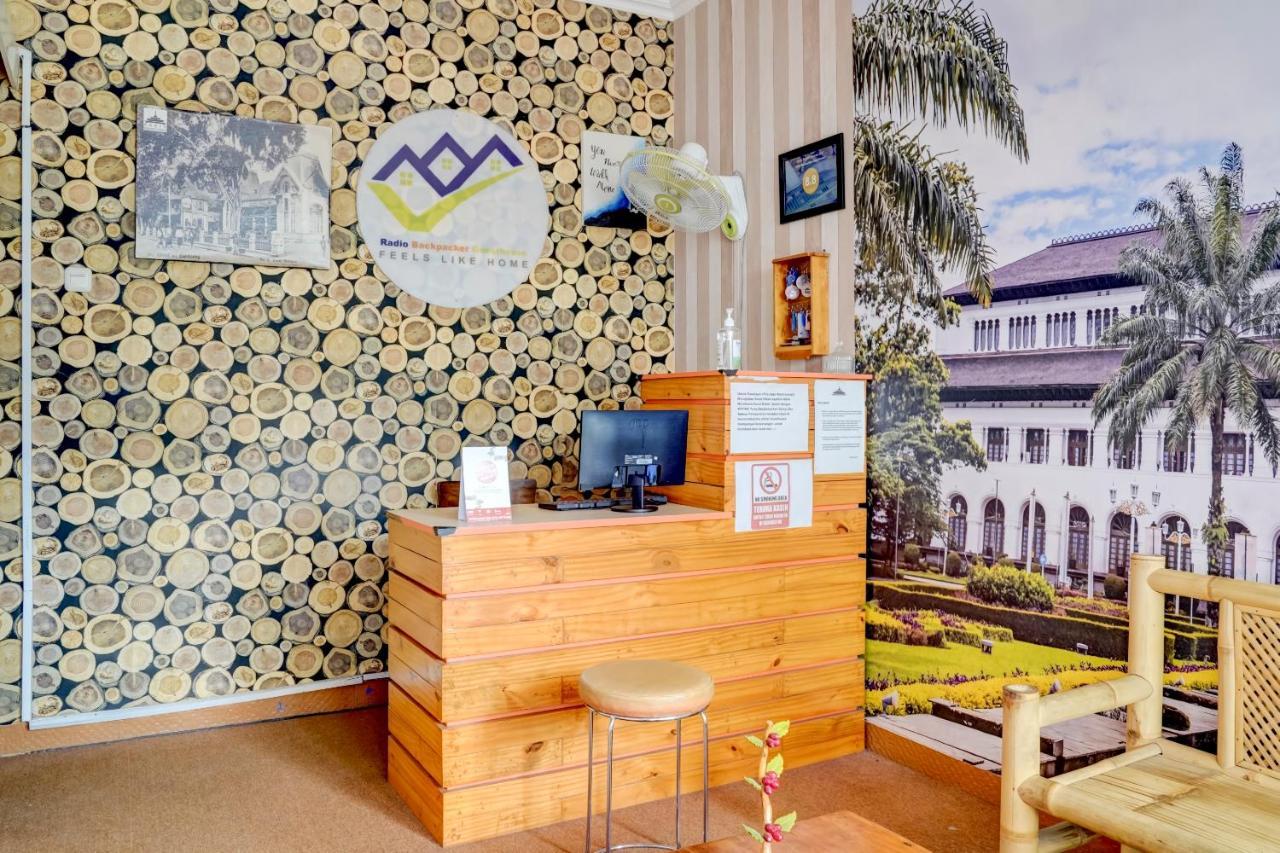 SPOT ON 90163 Radio Backpacker Guesthouse Syariah Bandung Bagian luar foto