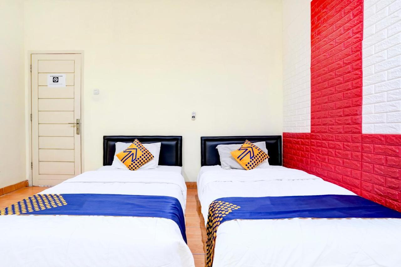 SPOT ON 90163 Radio Backpacker Guesthouse Syariah Bandung Bagian luar foto