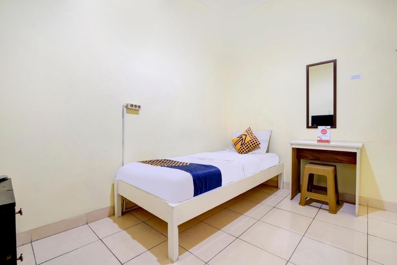 SPOT ON 90163 Radio Backpacker Guesthouse Syariah Bandung Bagian luar foto