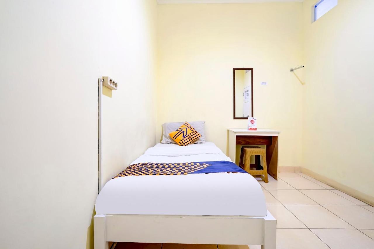 SPOT ON 90163 Radio Backpacker Guesthouse Syariah Bandung Bagian luar foto