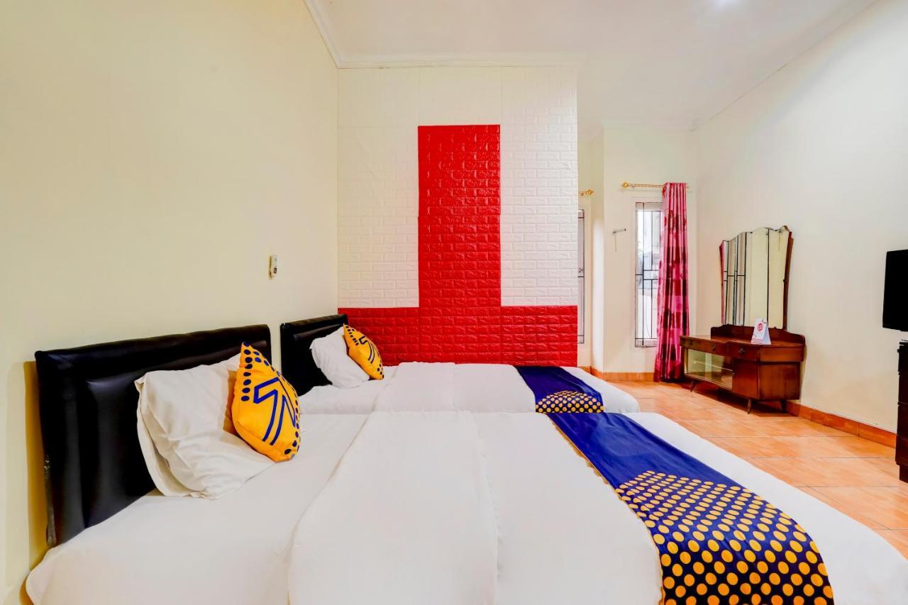 SPOT ON 90163 Radio Backpacker Guesthouse Syariah Bandung Bagian luar foto