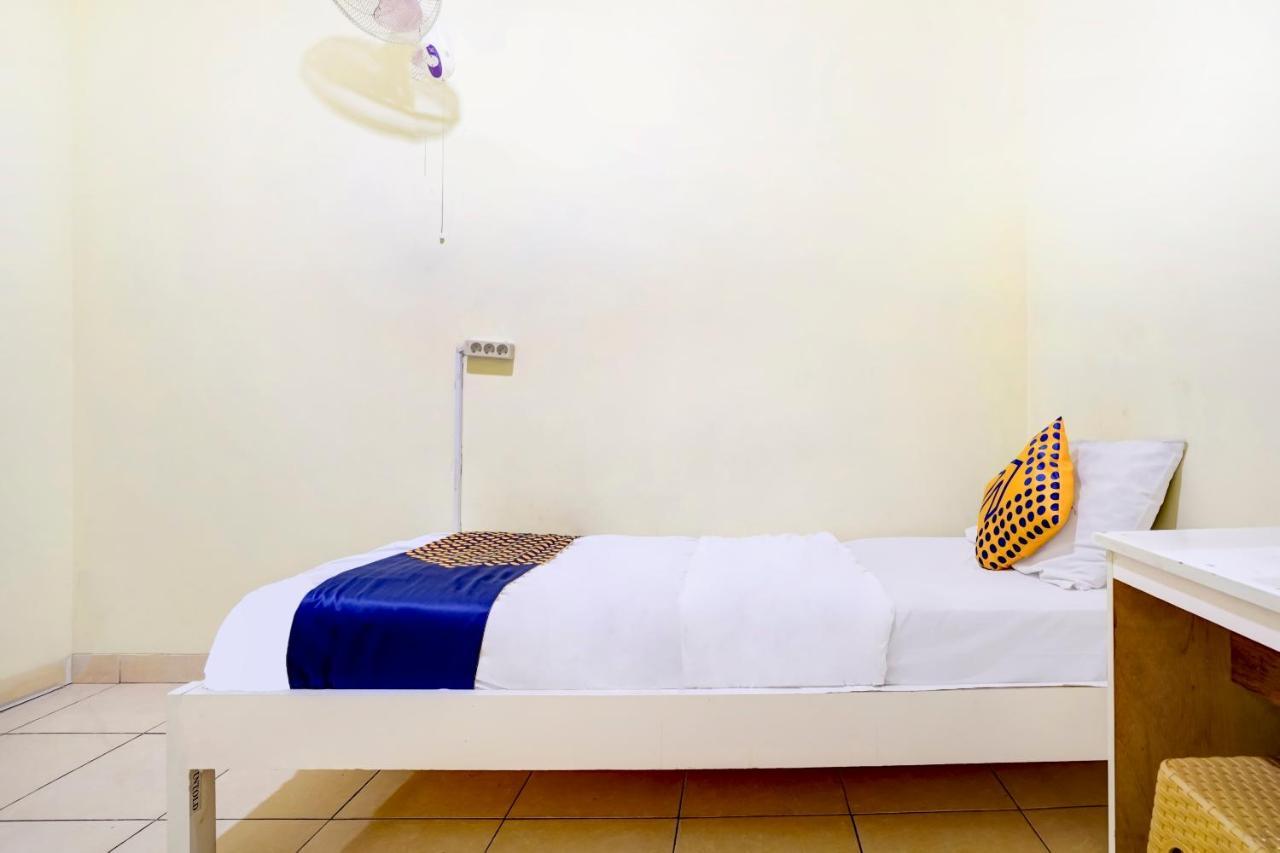 SPOT ON 90163 Radio Backpacker Guesthouse Syariah Bandung Bagian luar foto