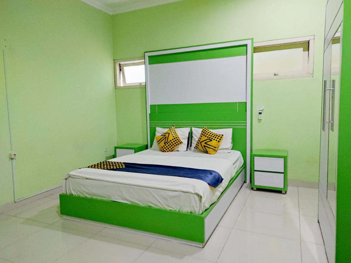 SPOT ON 90163 Radio Backpacker Guesthouse Syariah Bandung Bagian luar foto