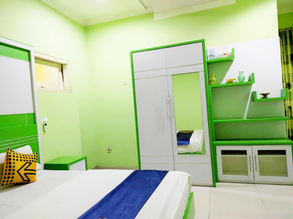 SPOT ON 90163 Radio Backpacker Guesthouse Syariah Bandung Bagian luar foto